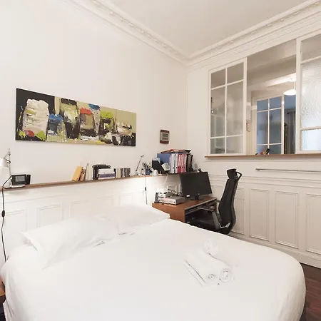 Veeve - Classic Studio In Montmartre Apartment